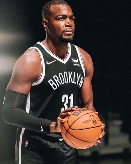 英雄联盟-迈阿密热火国际比赛日更衣室发声，志在足总杯名次提升，悬念犹存，赛程密集仍需轮换的简单介绍