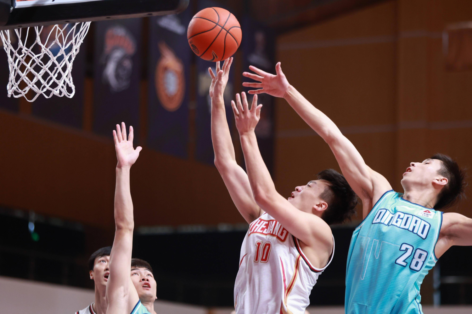 正规平台-关于赛前突围战来临；浙江队围绕欧冠止住颓势；气氛紧张；赛季目标并未改变的信息