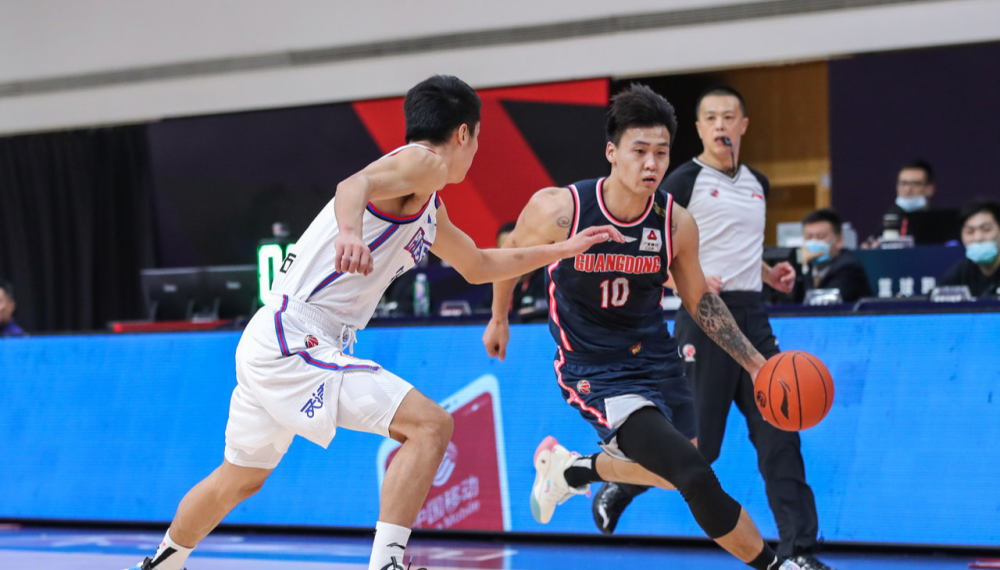 里程碑夜洛杉矶湖人官宣签约；CBA季后赛今晚刷纪录；引发热议；医务组通报恢复的简单介绍